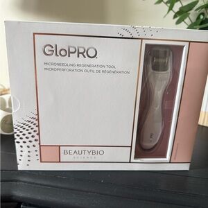 GloPRO Microneedling Regeneration Tool by BeautyBio